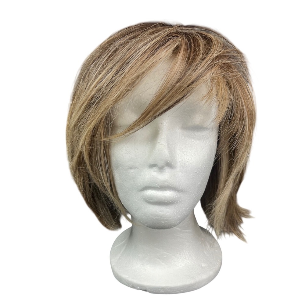Raquel Welch Memory Cap Layered Bob Wig Blonde Brown Mix AVG Size